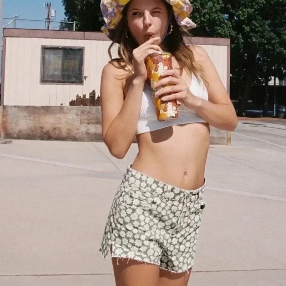 New! Zara Daisy Floral Denim High Waist Side Slit Button Fly Frayed Hem Shorts